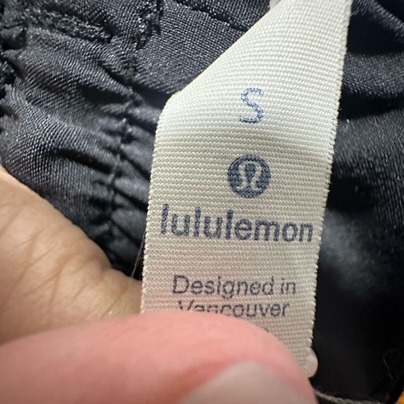 Lululemon Pace Breaker Linerless Short 9" size Small EUC - Picture 6 of 6